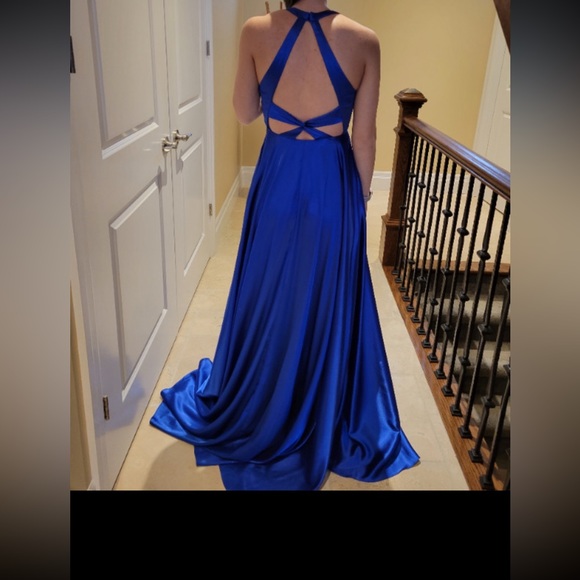 Faviana prom dress WITH POCKETS! - Picture 2 of 2